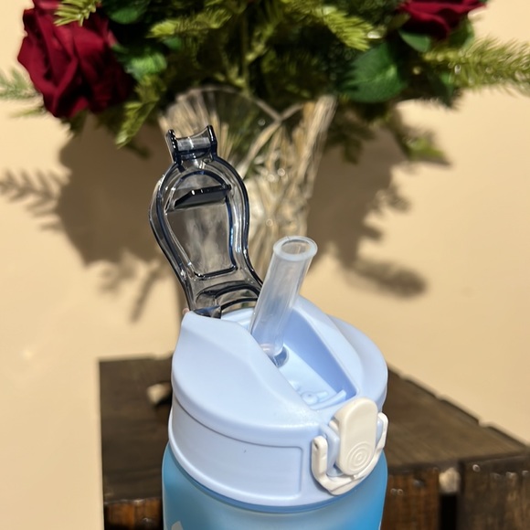 🌈 RAINBOW Water Bottle 25oz Motivational Fitness Jug with Time Markers - Picture 6 of 8